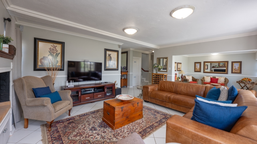 5 Bedroom Property for Sale in Struisbaai Western Cape